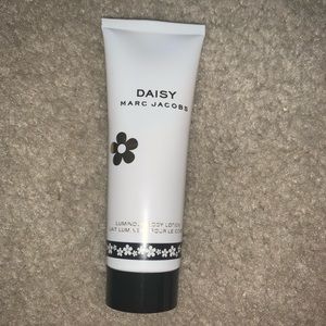 Marc Jacobs Daisy Luminous Body Lotion